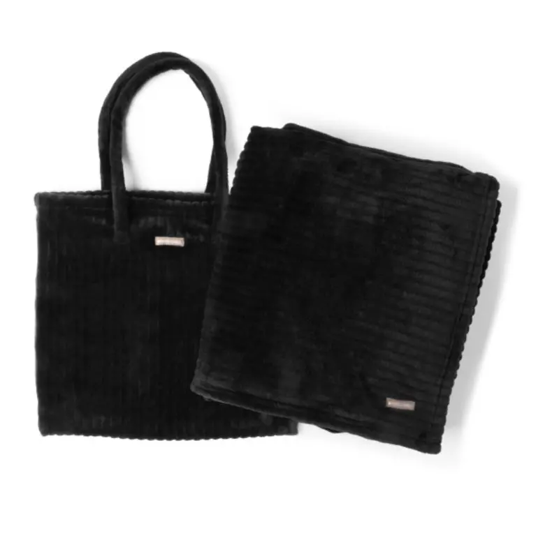 Black ‘On My Way’ Tote Blanket