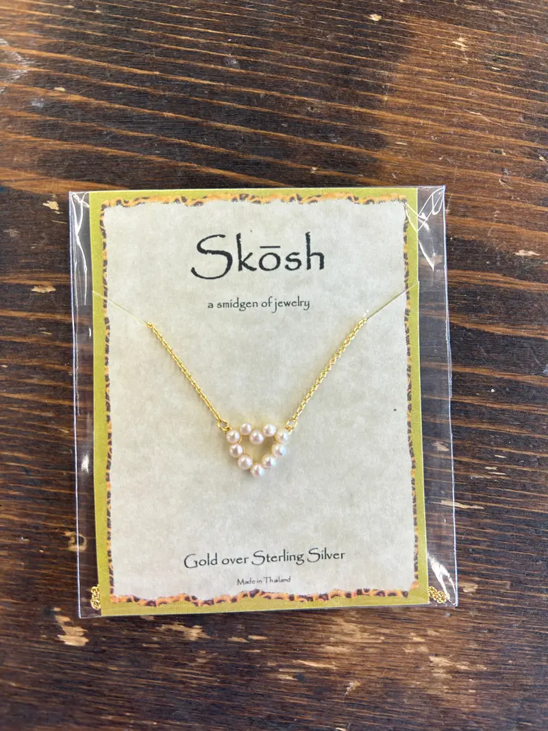 Elegant Pearl-Inlaid Heart Necklace